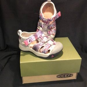Keen Newport size 6 Grape kiss print